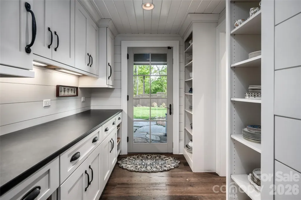 18 Fairsted Drive Asheville NC 28803