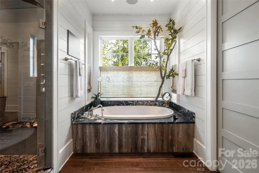 18 Fairsted Drive Asheville NC 28803