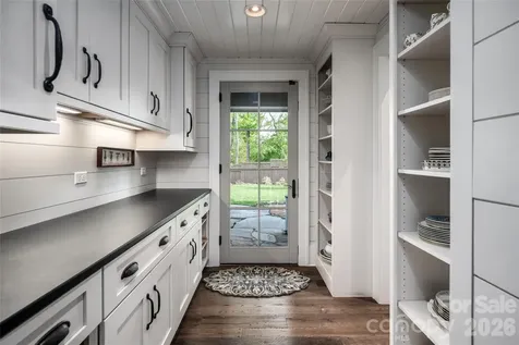 18 Fairsted Drive Asheville NC 28803