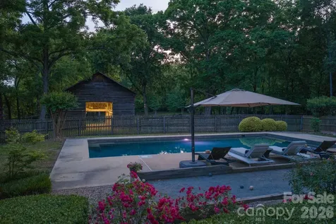 10915 Beatties Ford Road Huntersville NC 28078
