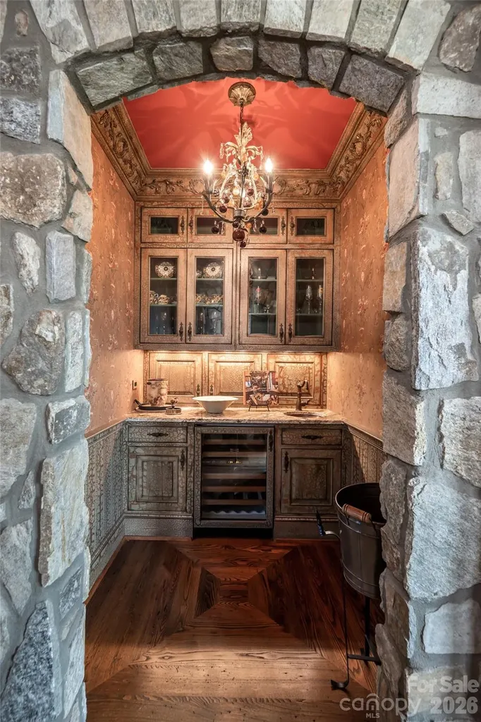 83 Summit Tower Circle Asheville NC 28804