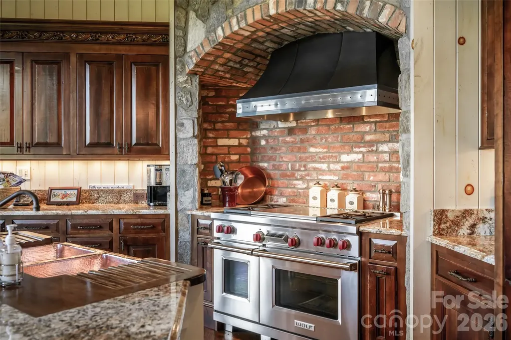 83 Summit Tower Circle Asheville NC 28804