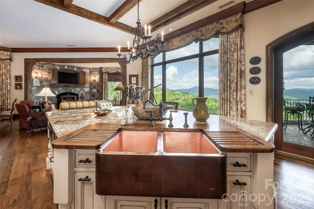 83 Summit Tower Circle Asheville NC 28804
