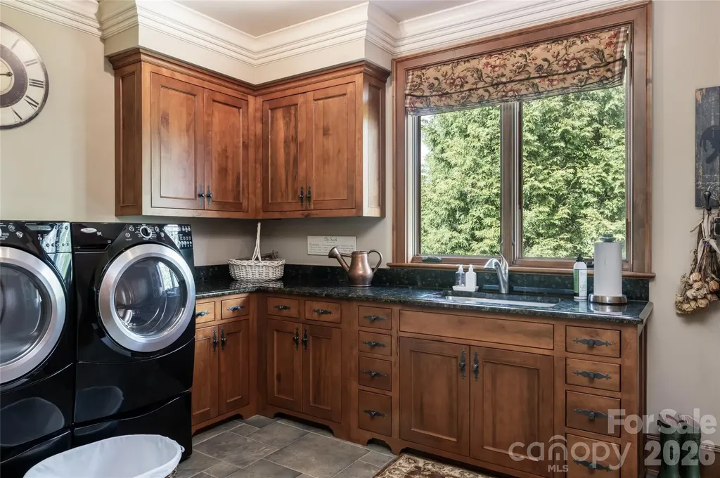 83 Summit Tower Circle Asheville NC 28804