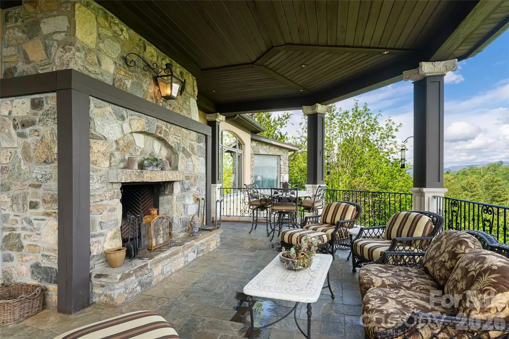 83 Summit Tower Circle Asheville NC 28804