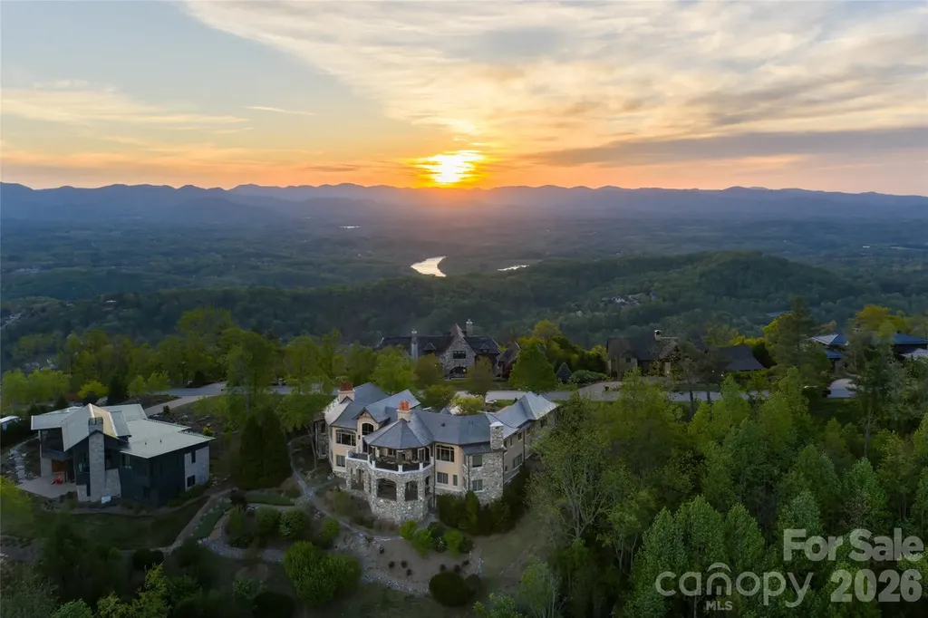 83 Summit Tower Circle Asheville NC 28804