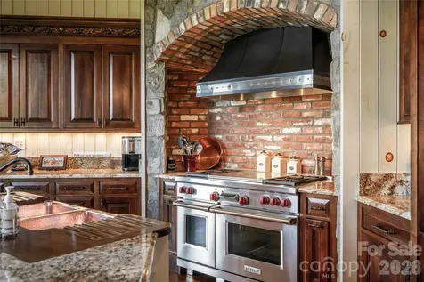 83 Summit Tower Circle Asheville NC 28804