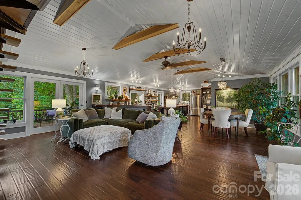 75 Mountain View Road Sylva NC 28779
