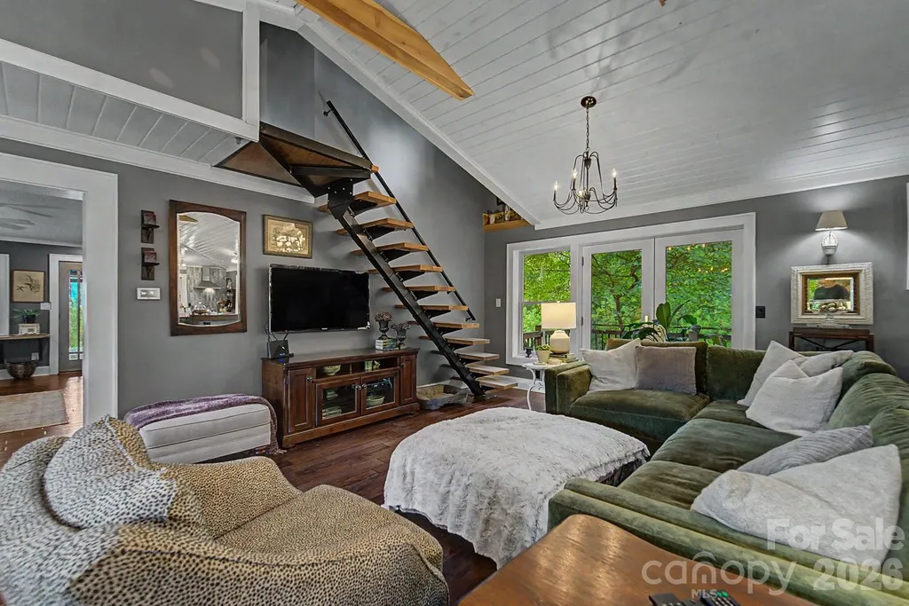 75 Mountain View Road Sylva NC 28779