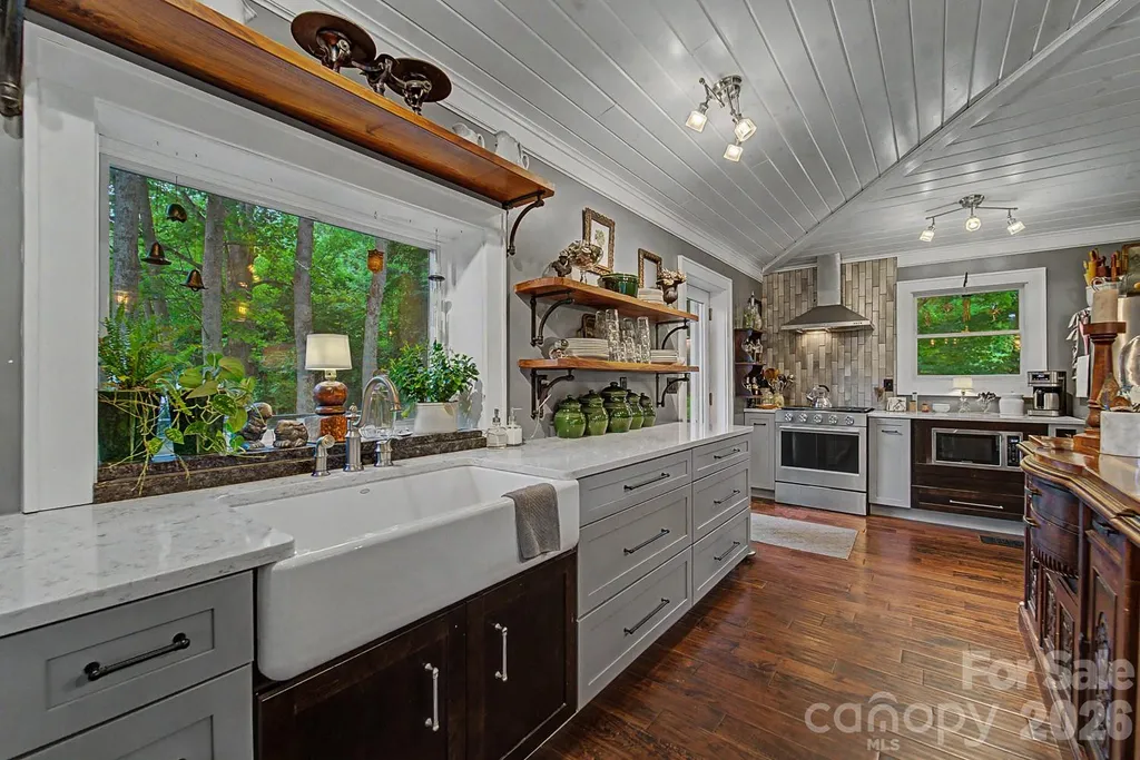 75 Mountain View Road Sylva NC 28779