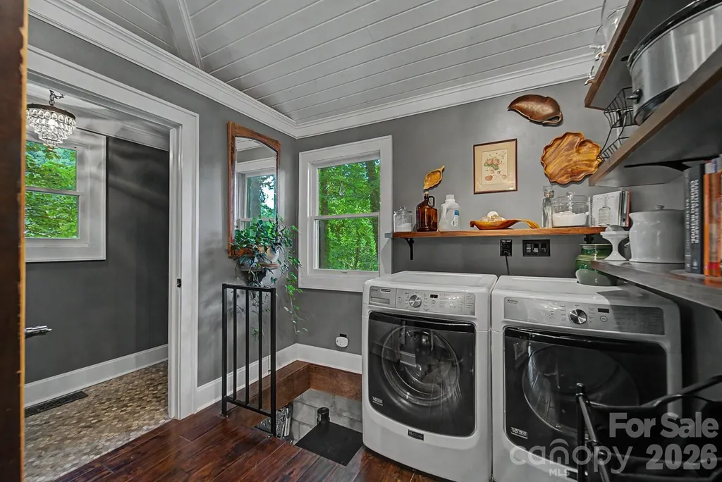 75 Mountain View Road Sylva NC 28779
