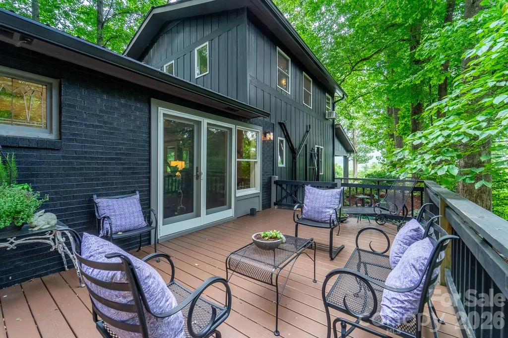 75 Mountain View Road Sylva NC 28779