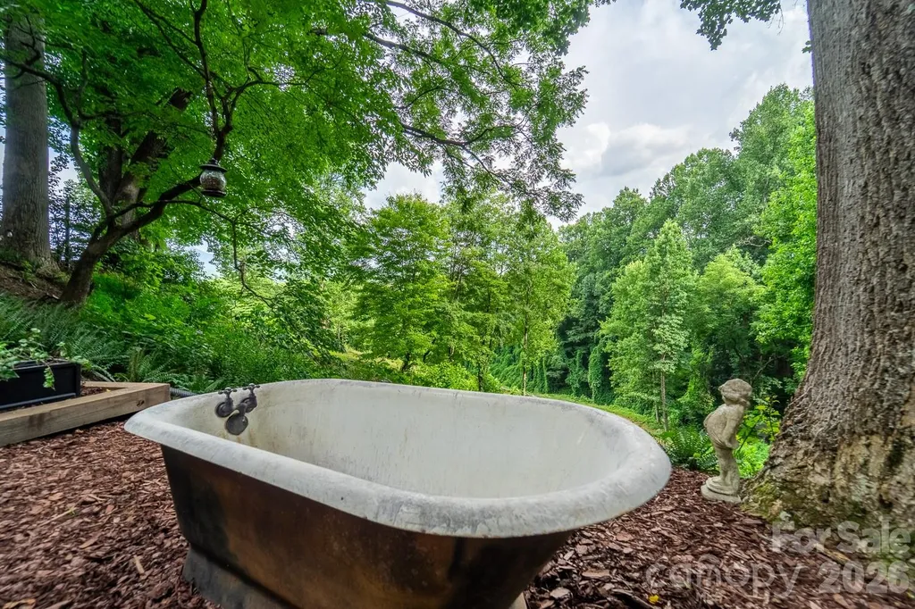 75 Mountain View Road Sylva NC 28779