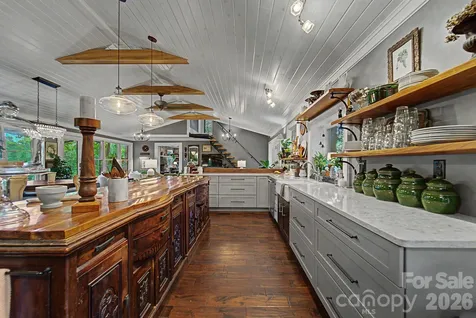 75 Mountain View Road Sylva NC 28779