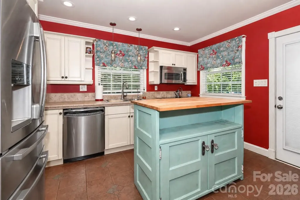 820 Woodland Road Statesville NC 28677