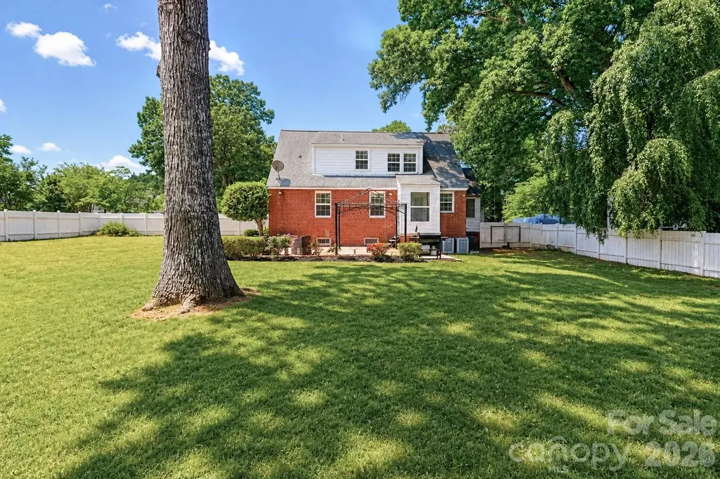 820 Woodland Road Statesville NC 28677