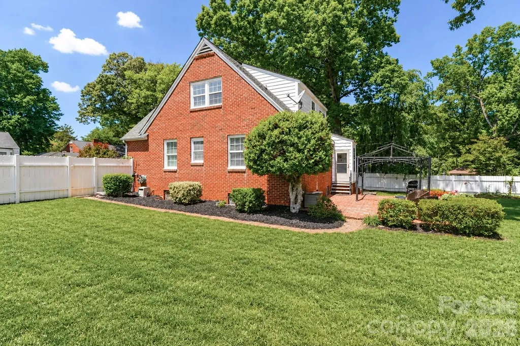 820 Woodland Road Statesville NC 28677