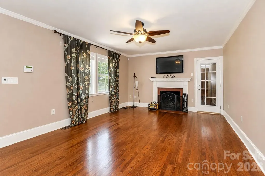 820 Woodland Road Statesville NC 28677