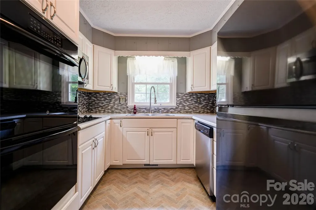 111 Harbor Point Drive Cherryville NC 28021