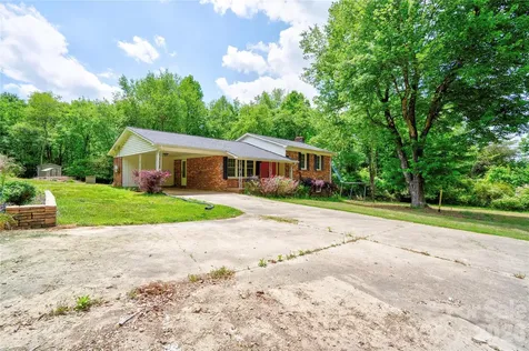 111 Harbor Point Drive Cherryville NC 28021