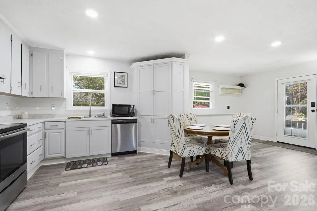 143 Snowshoe Loop Newland NC 28657