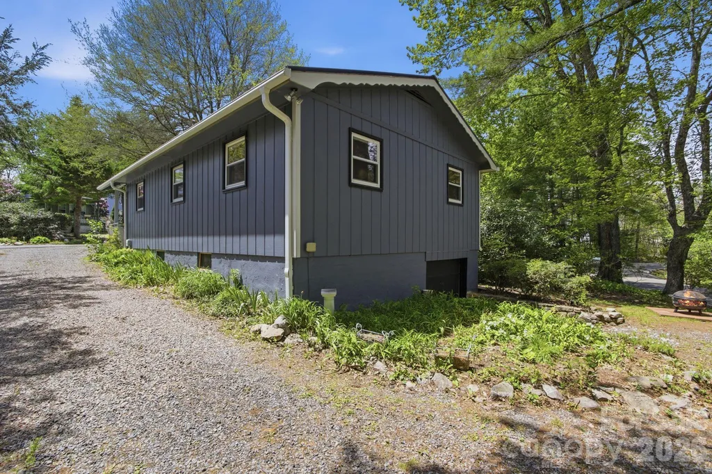 143 Snowshoe Loop Newland NC 28657
