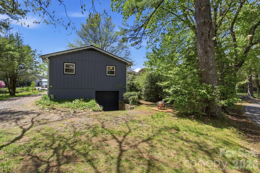 143 Snowshoe Loop Newland NC 28657