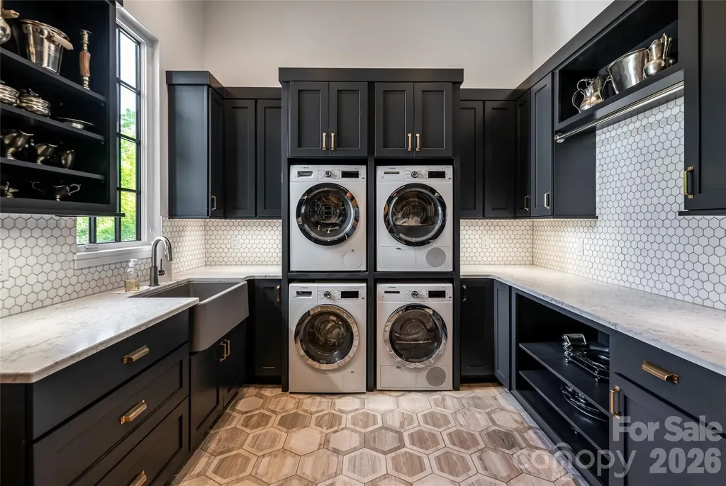 6 Stansbury Drive Asheville NC 28803
