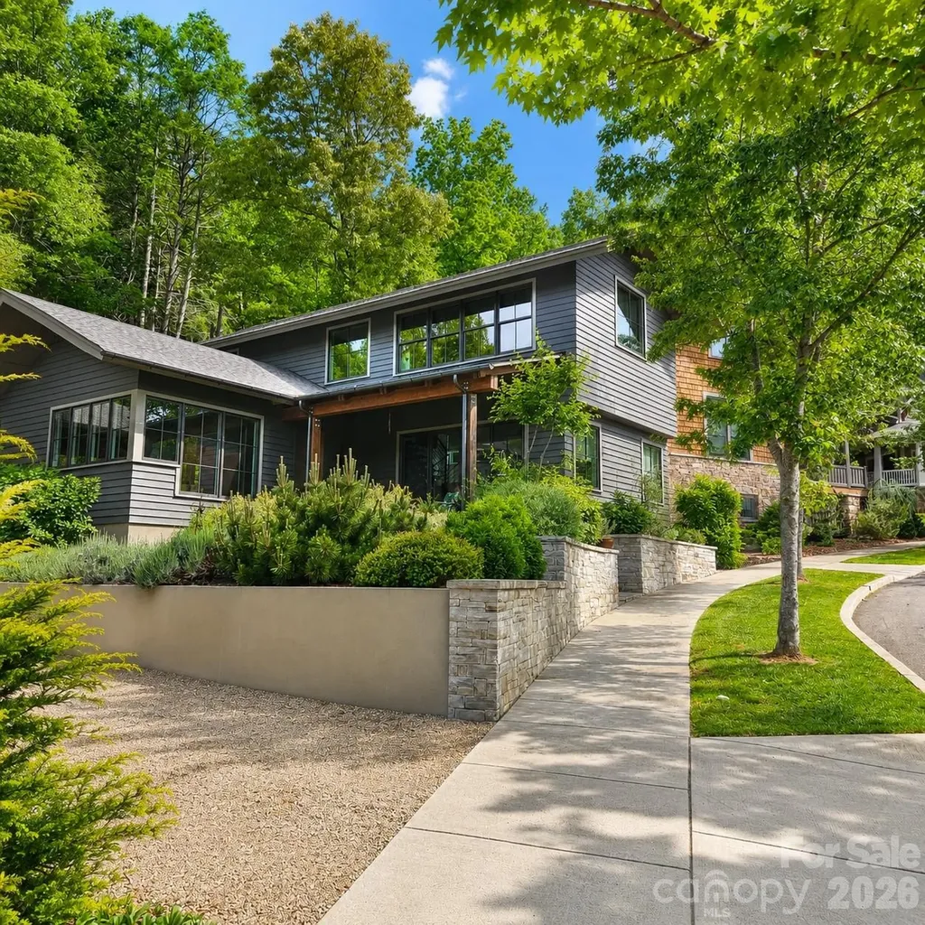 18 Wordsworth Road Black Mountain NC 28711
