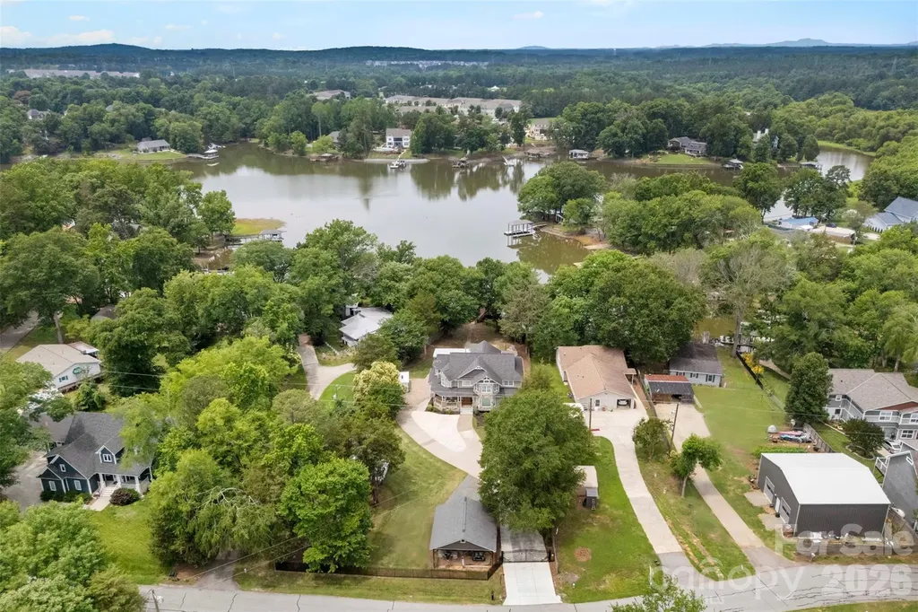 5555 Riverfront Road Lake Wylie SC 29710