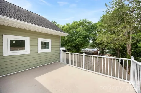 5555 Riverfront Road Lake Wylie SC 29710