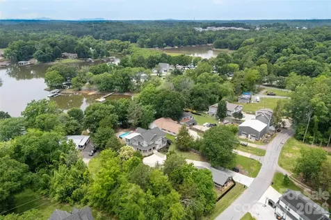 5555 Riverfront Road Lake Wylie SC 29710
