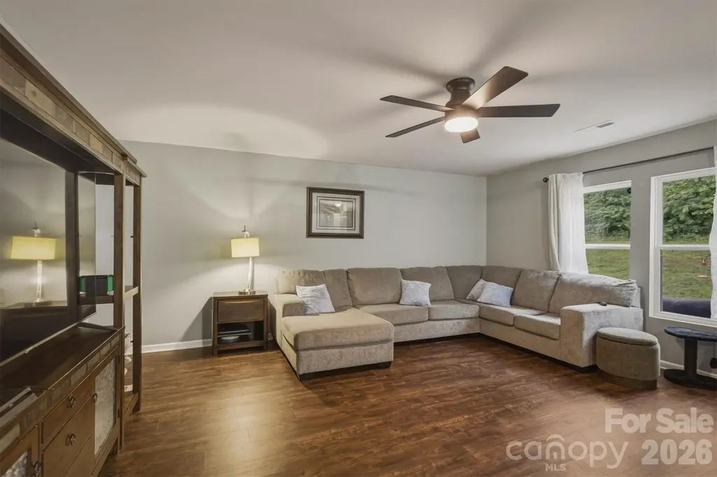 1916 Country Way Hickory NC 28601
