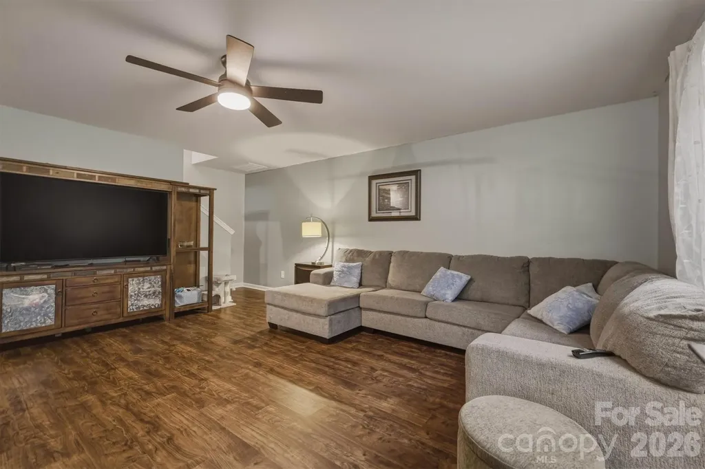 1916 Country Way Hickory NC 28601