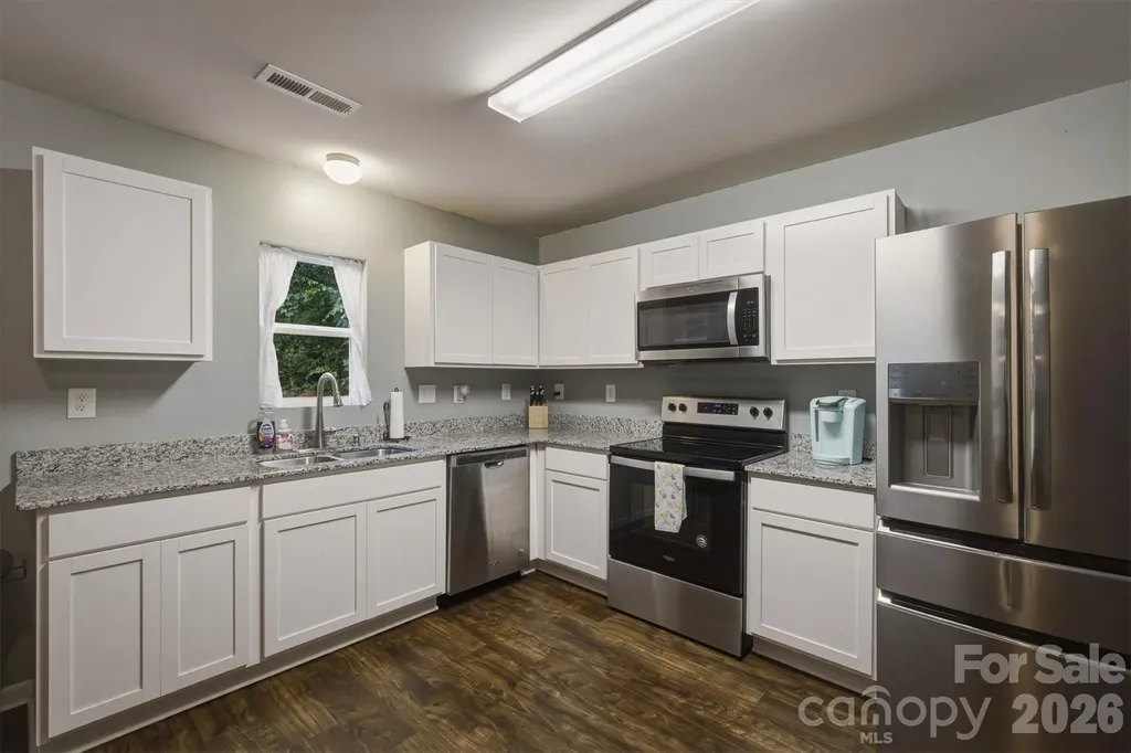 1916 Country Way Hickory NC 28601