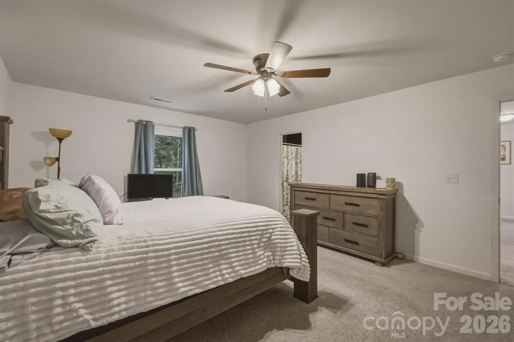 1916 Country Way Hickory NC 28601