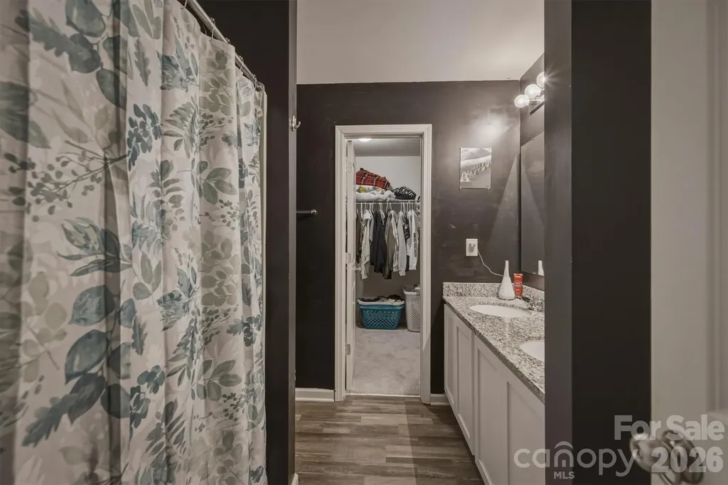 1916 Country Way Hickory NC 28601