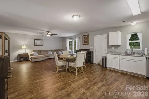 1916 Country Way Hickory NC 28601