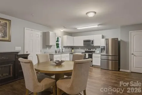 1916 Country Way Hickory NC 28601