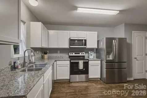 1916 Country Way Hickory NC 28601