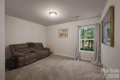 1916 Country Way Hickory NC 28601