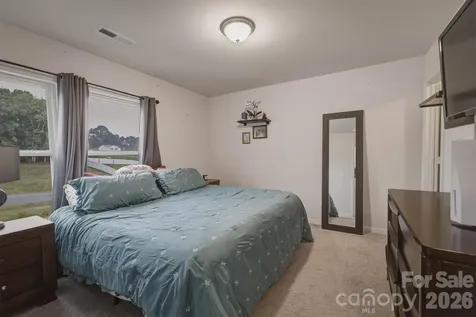 1916 Country Way Hickory NC 28601