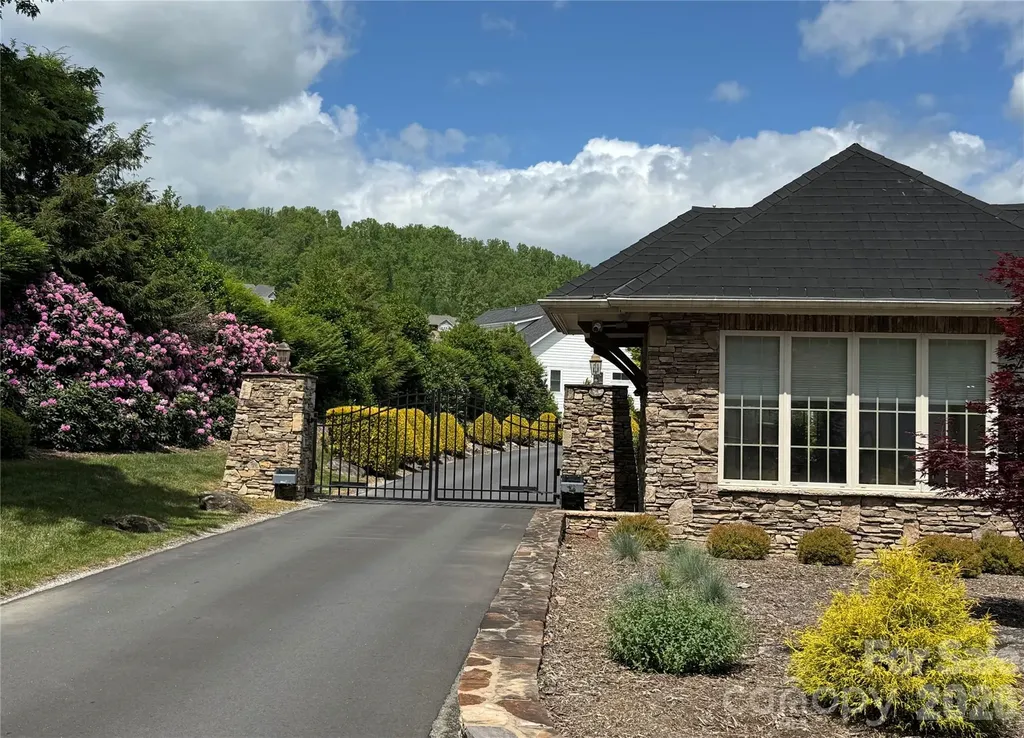 25 Copper Court Hendersonville NC 28792