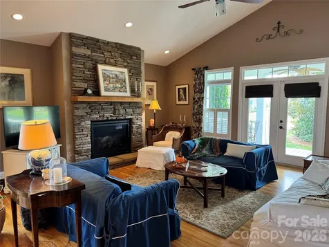 25 Copper Court Hendersonville NC 28792