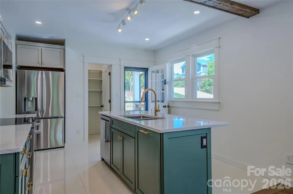 26 Henrietta Street Asheville NC 28801