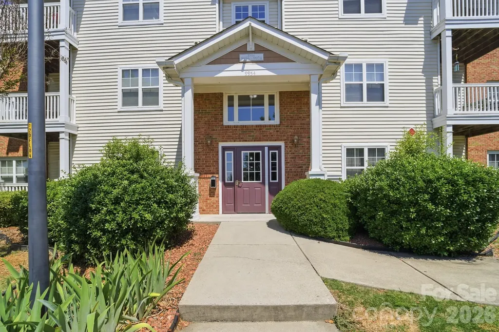 9976 Hyde Glen Court Charlotte NC 28262