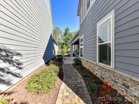 2006 Laney Pond Road Matthews NC 28104