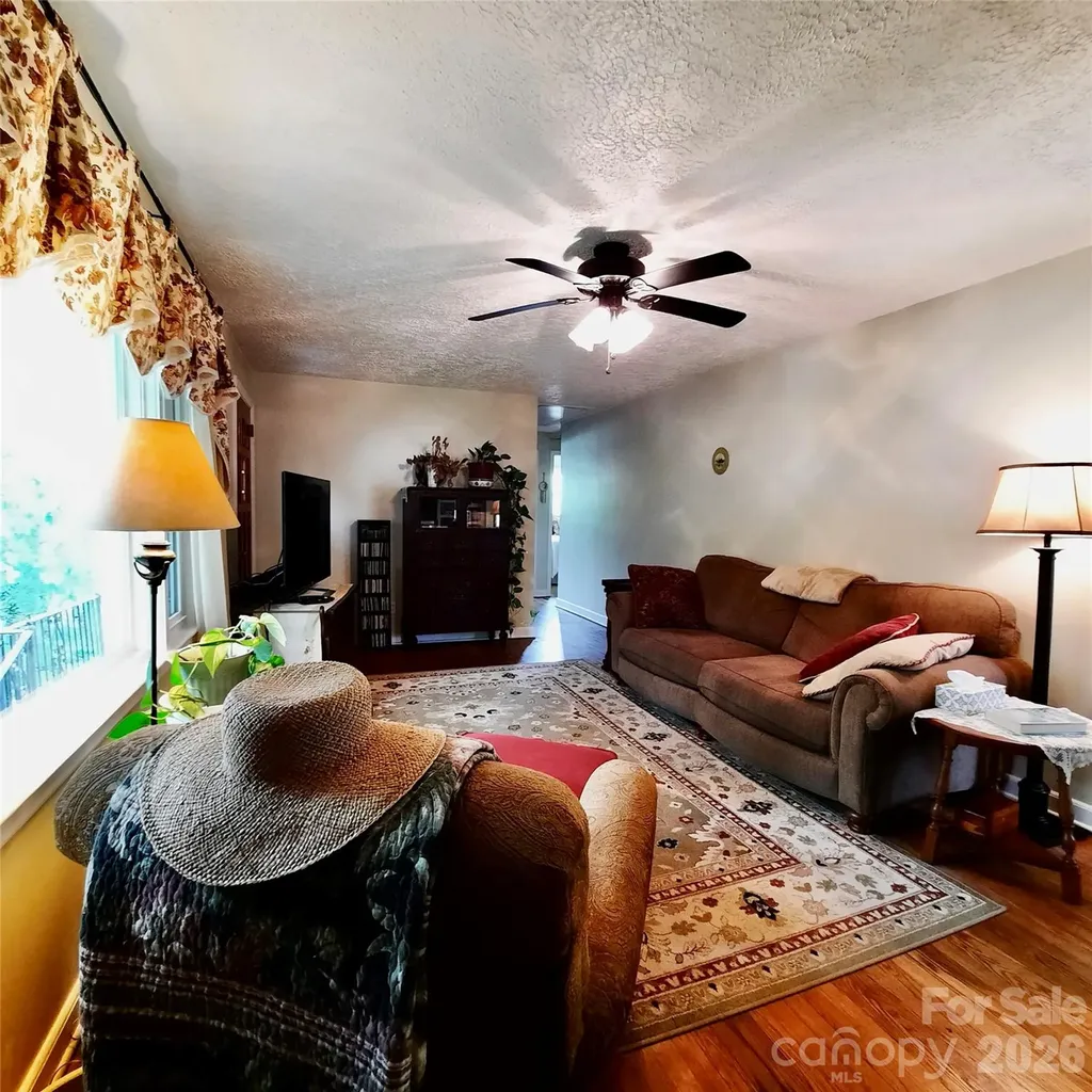 26 Calico Rock Lane Hendersonville NC 28792