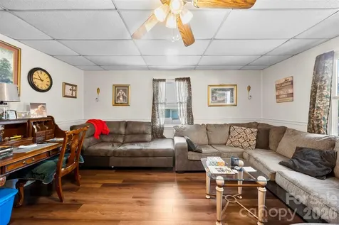 1113 W 4th Avenue Gastonia NC 28052