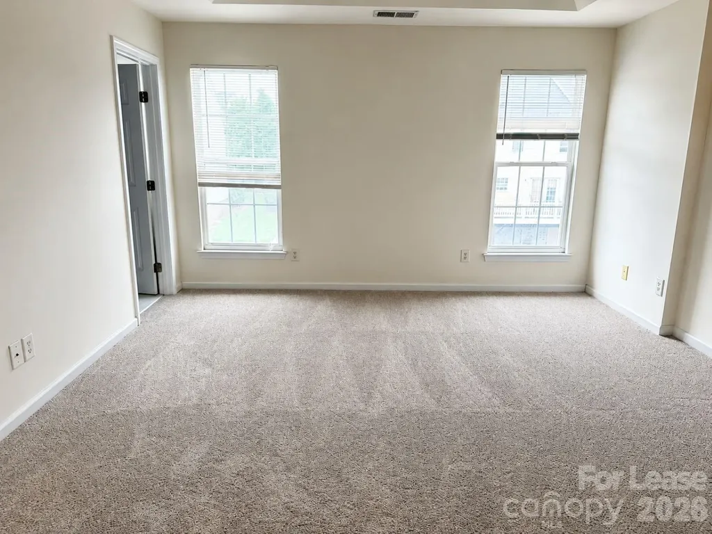 913 Tiger Lane Charlotte NC 28262
